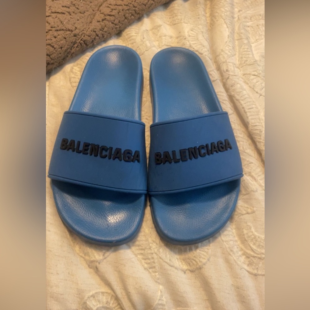 Balanciaga slides